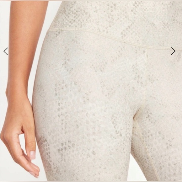NWOT Old Navy Powersoft Highrise Active Go Dry Workout Leggings White Beige - Picture 3 of 7